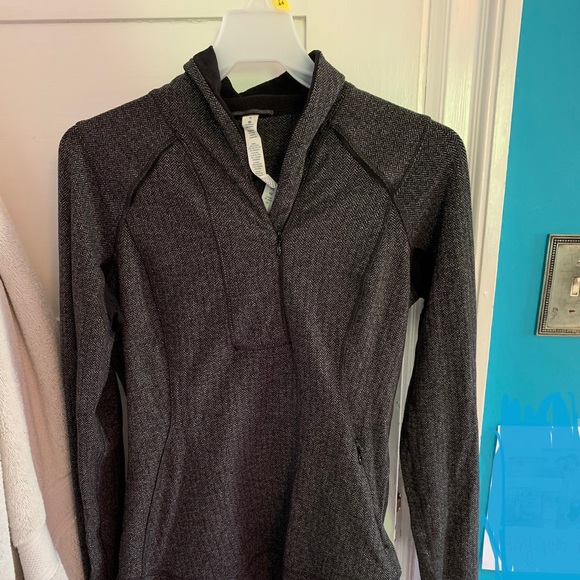Lululemon Runderful 1/2 Zip - Picture 2 of 8